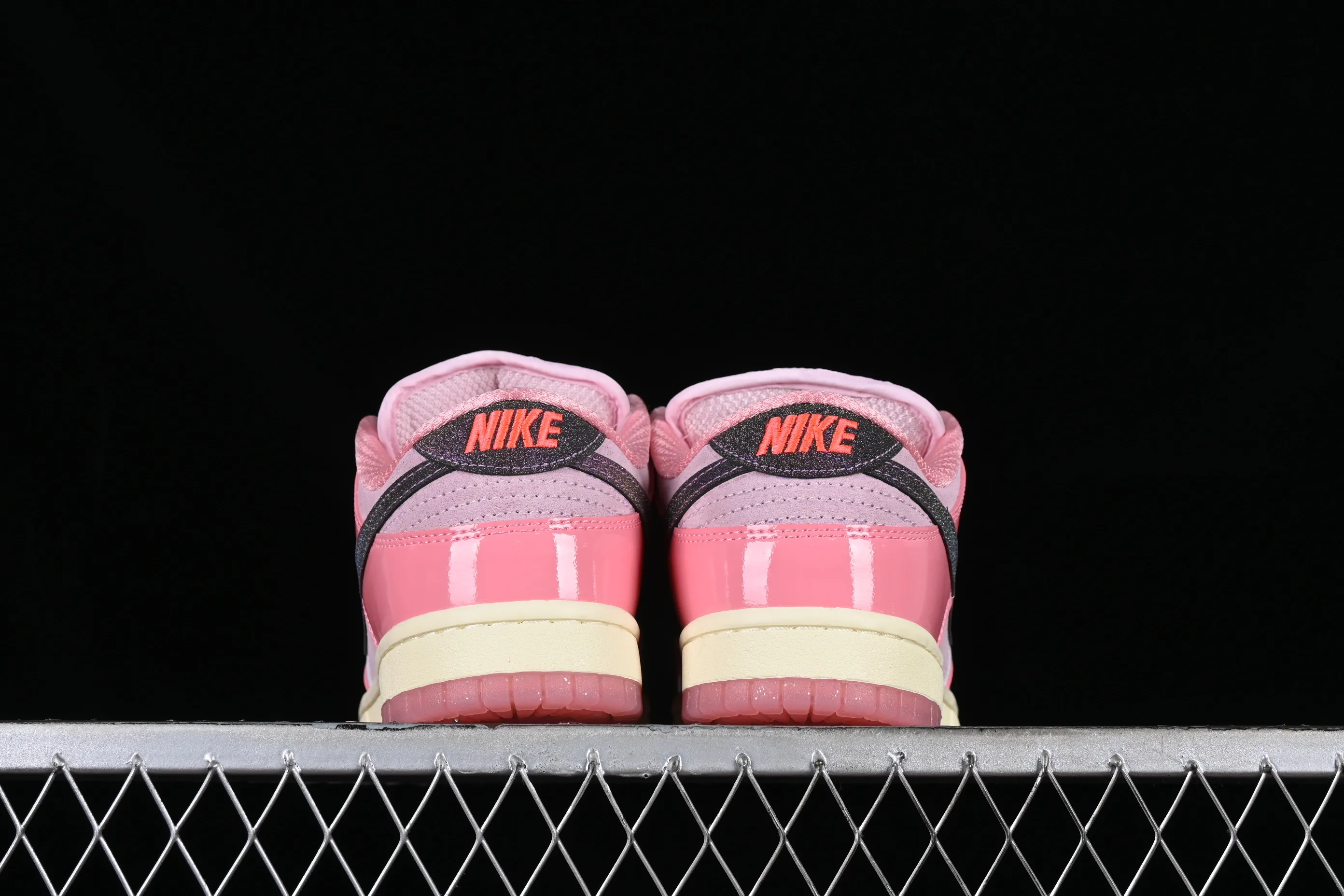 All categories Nk SB Dunk series Nk SB Dunk Low low-top sneakers Nk Dunk Low "Barbie" Barbie SB low-top sports and leisure sneakers FN8927-621